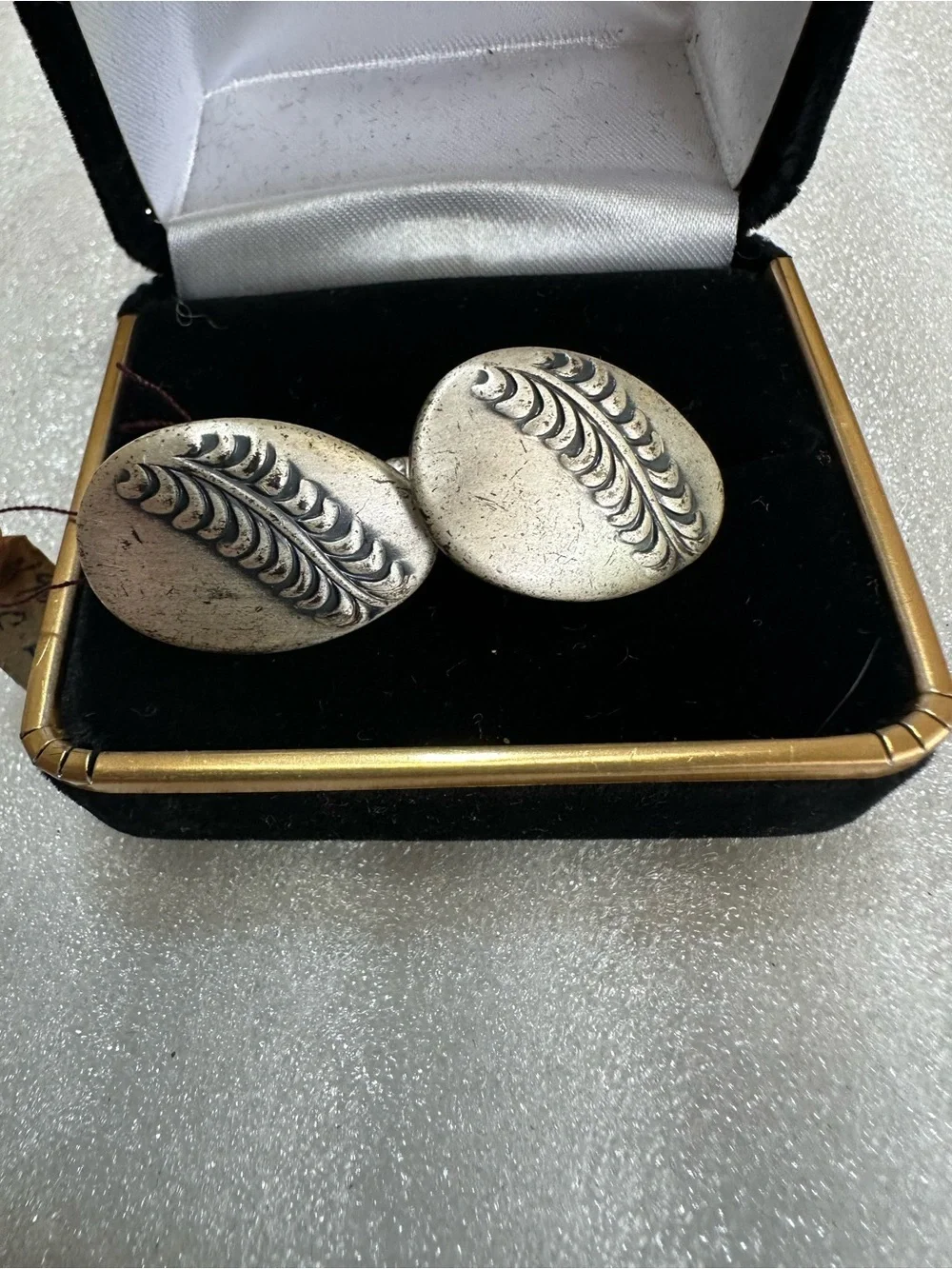 Men’s Vintage Oval Silver-Tone Cufflinks with Leaf Motif from the 1950’s